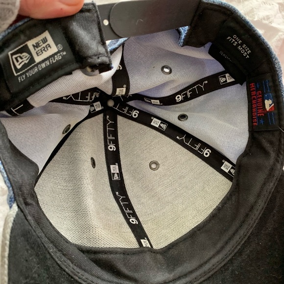 Budweiser Blue Jays cooler bag nap sac & cap - Picture 5 of 14